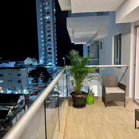 Apartamento Tres Habitaciones, Edificio Montu, Playas De Marbella, Apartamento