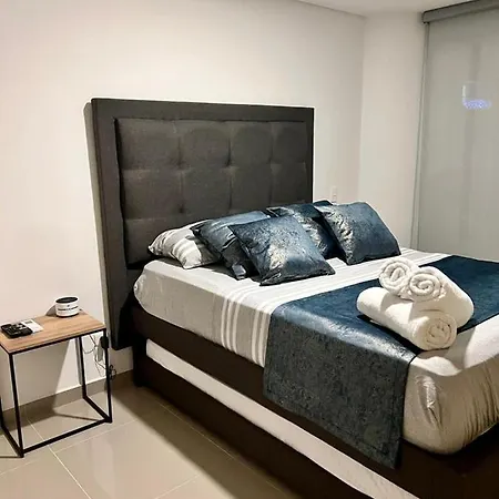 Apartamento Tres Habitaciones, Edificio Montu, Playas De Marbella,